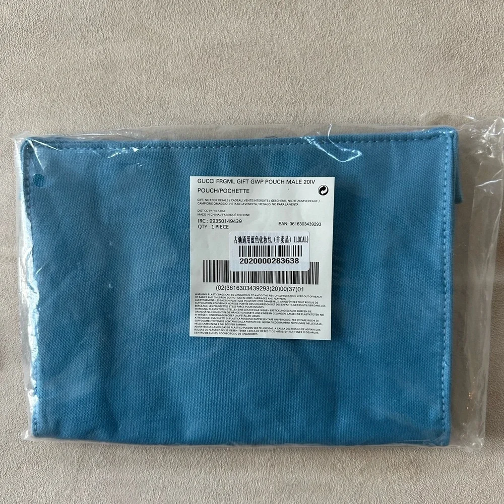 Gucci Beauty Blue Button Flap Cosmetic Pouch – GWP NEW w/Shoulder Conversion Kit